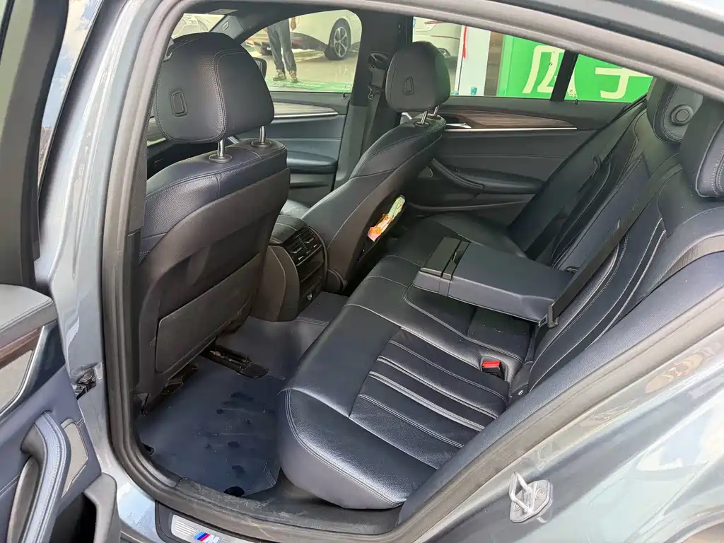 BMW 5 Series (Import) — миниатюра 8