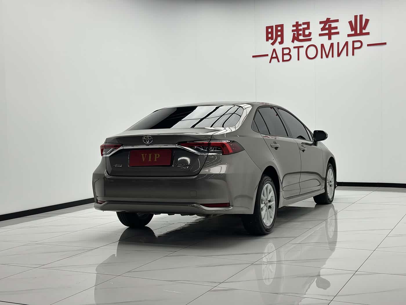 Toyota Corolla 1.2 л 2023 г. Серебристо-серый, пробег 13000 км