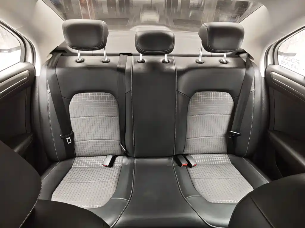 Volkswagen Santana — миниатюра 15