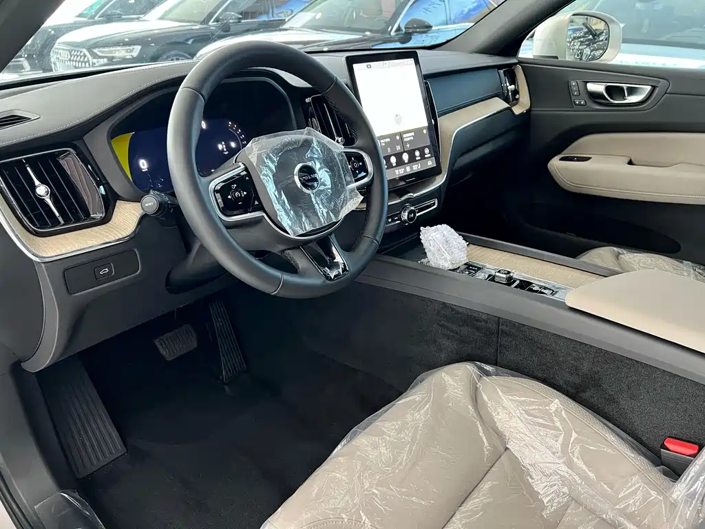 Volvo XC60 2026 B5 Luxury
