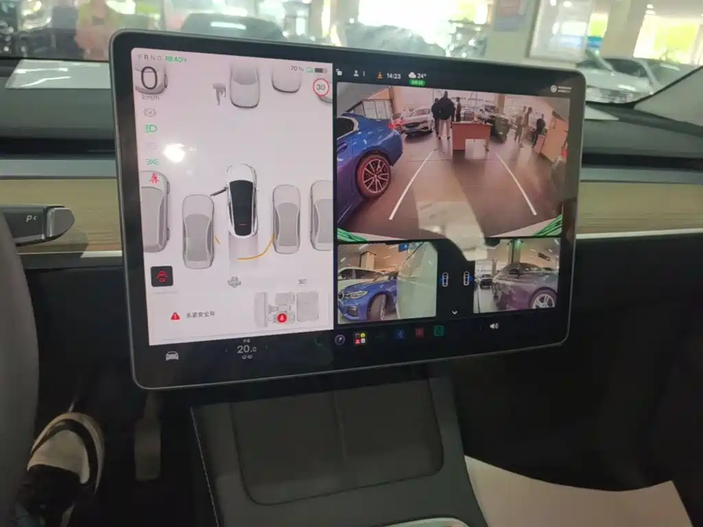 Tesla Model Y — миниатюра 13