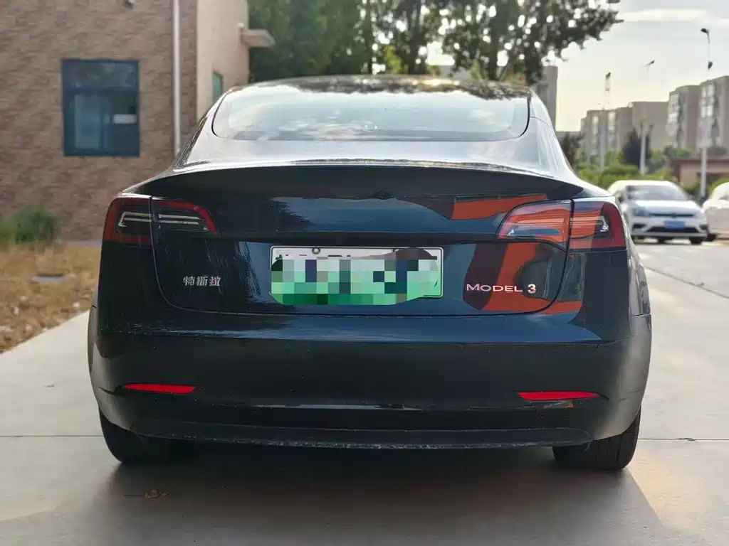 Tesla Model 3 — миниатюра 9
