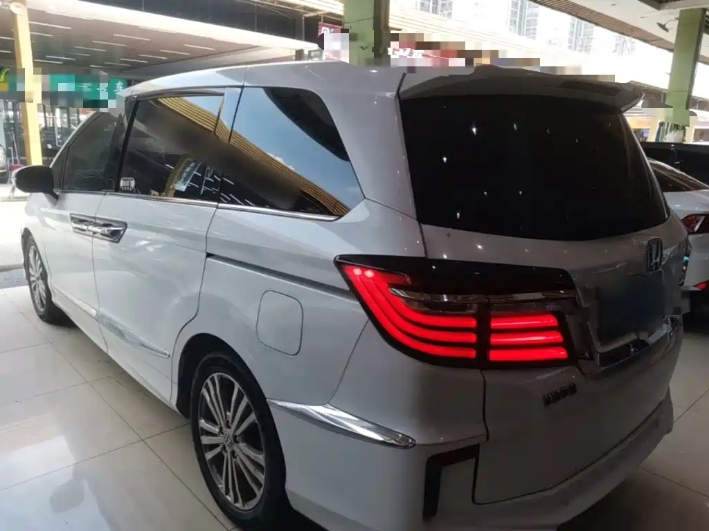 Honda Elysion — миниатюра 5