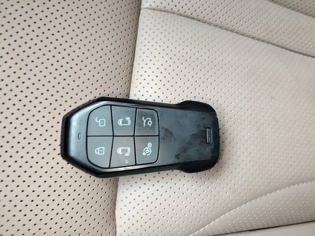 XPeng X9 — миниатюра 9