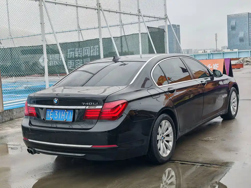 BMW 7 Series — миниатюра 5