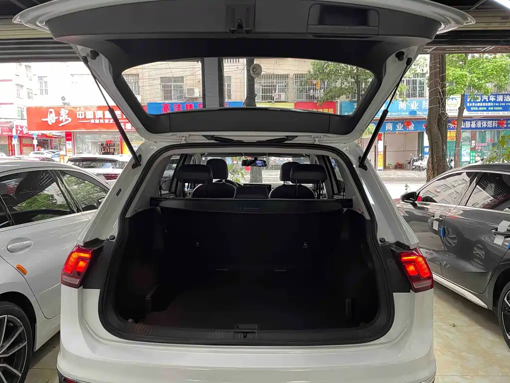 Volkswagen Tiguan L — миниатюра 29