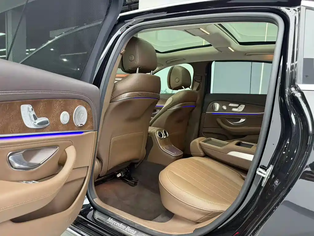 Mercedes-Benz E-Class — миниатюра 6