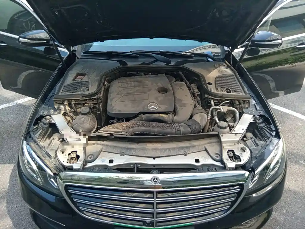 Mercedes-Benz E-Class — миниатюра 16