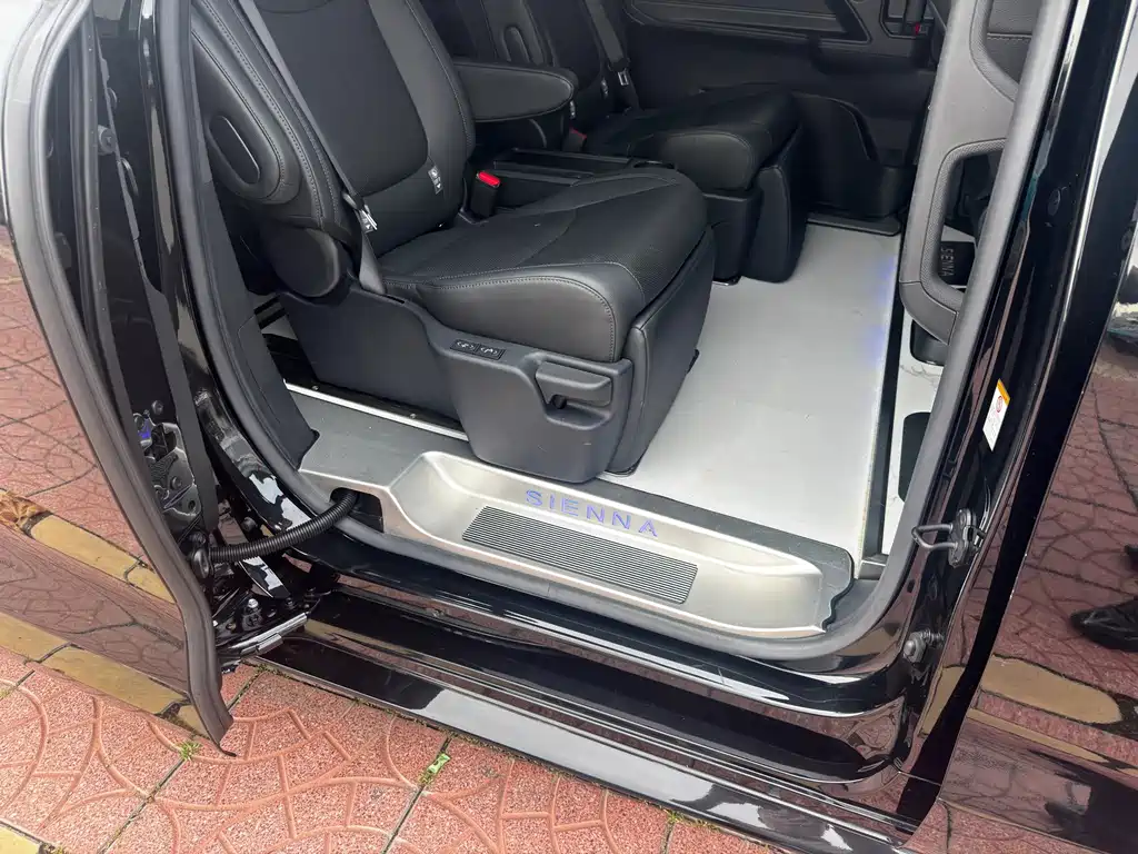 Toyota Sienna — миниатюра 11