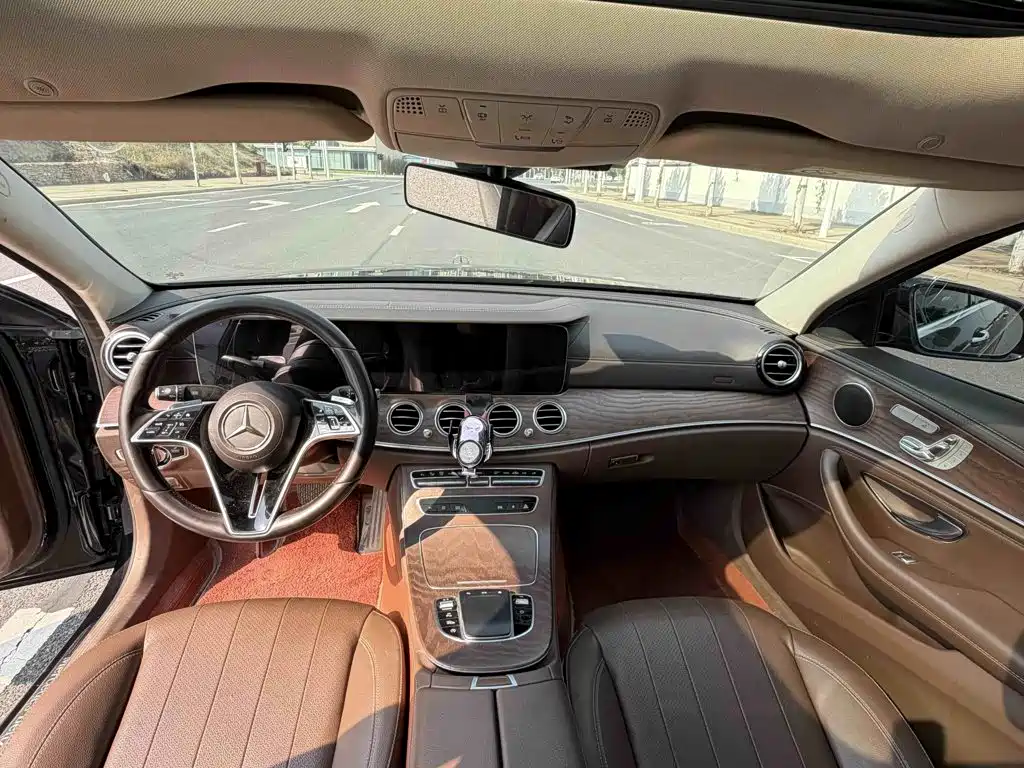 Mercedes-Benz E-Class — миниатюра 18