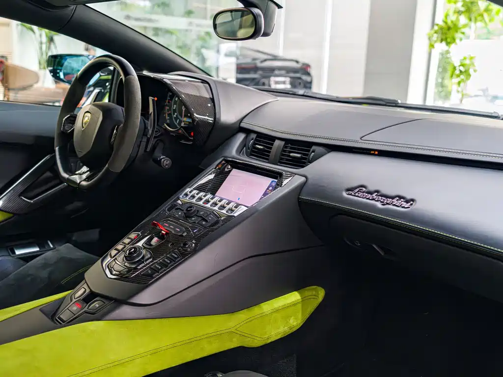 Lamborghini Aventador — миниатюра 11