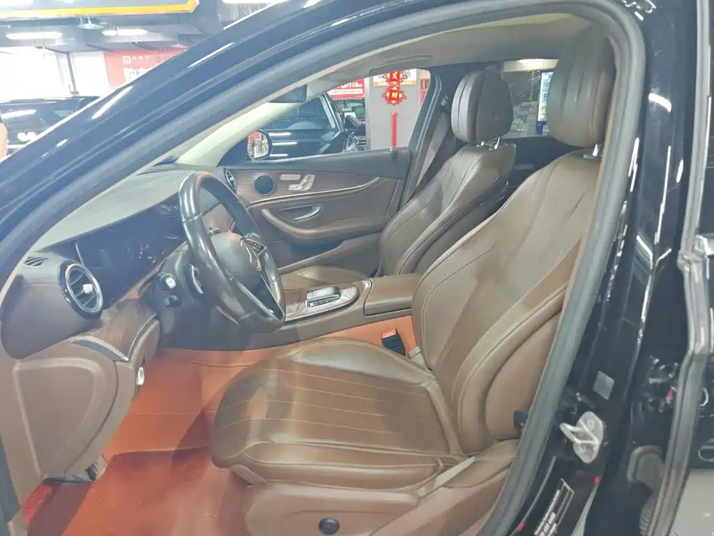 Mercedes-Benz E-Class — миниатюра 11