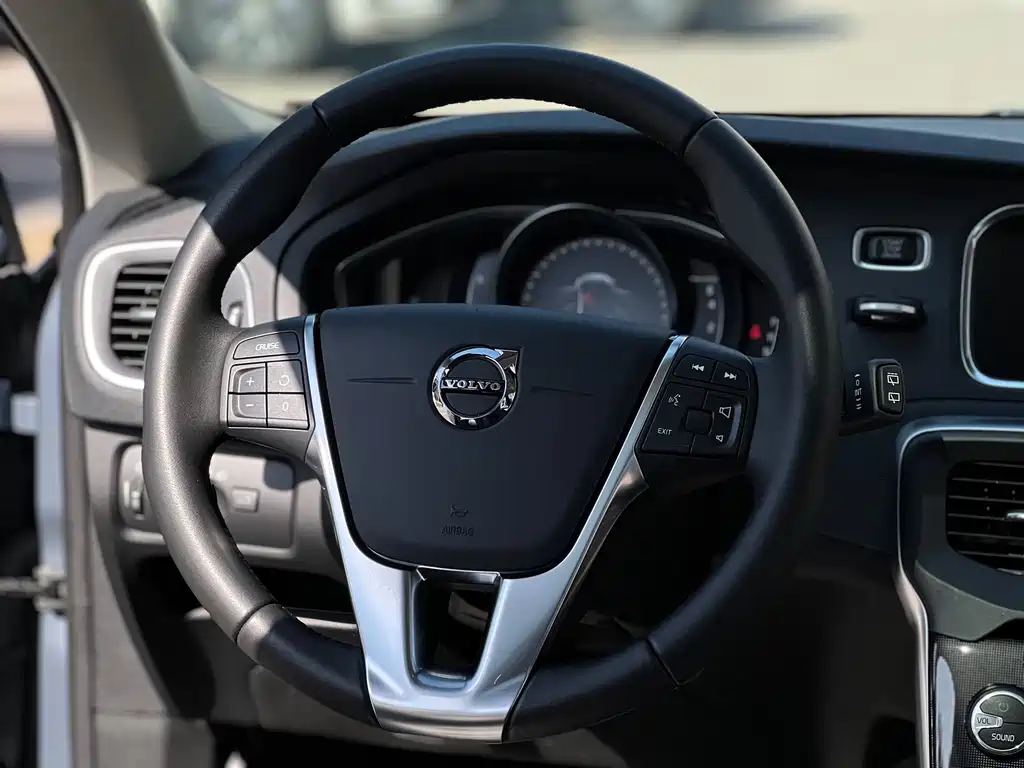Volvo V40 — миниатюра 9