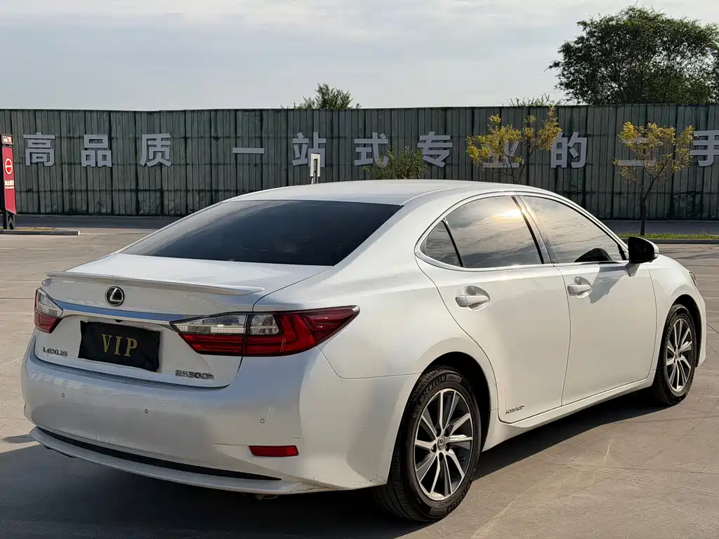 Lexus ES — миниатюра 9