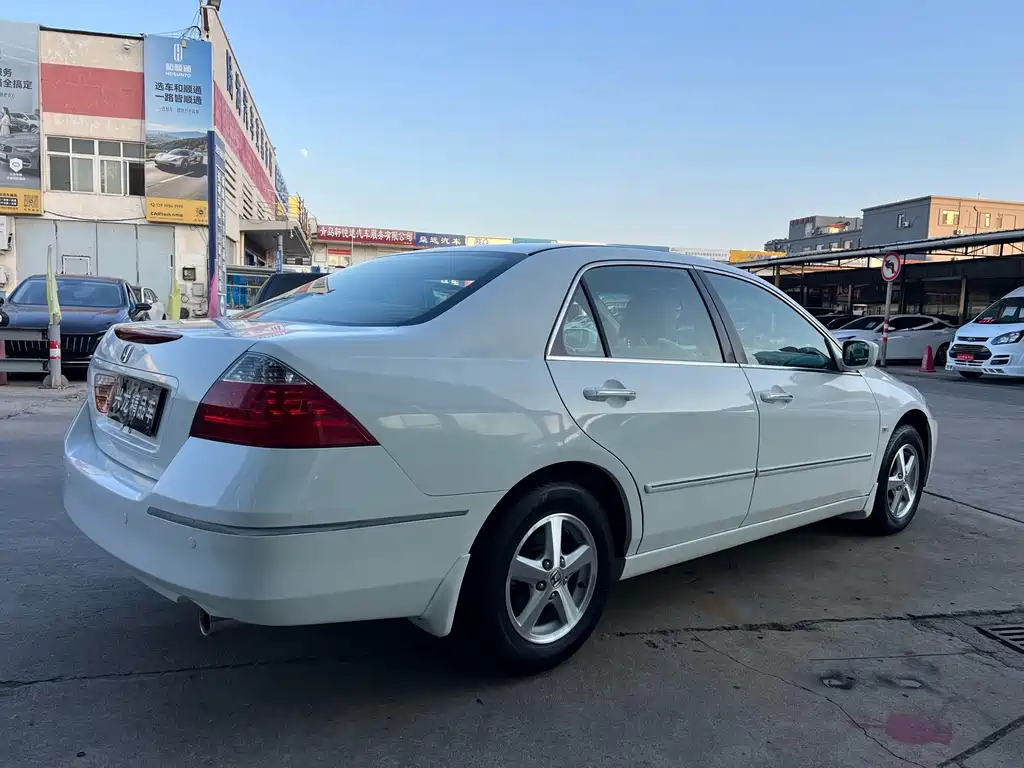 Honda Accord — миниатюра 14