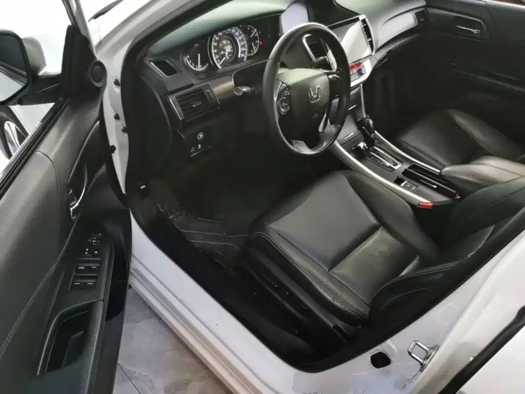 Honda Accord — миниатюра 16