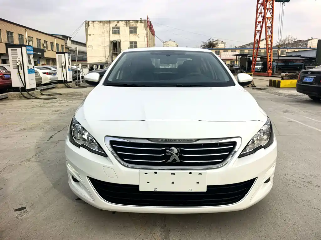 PEUGEOT 408