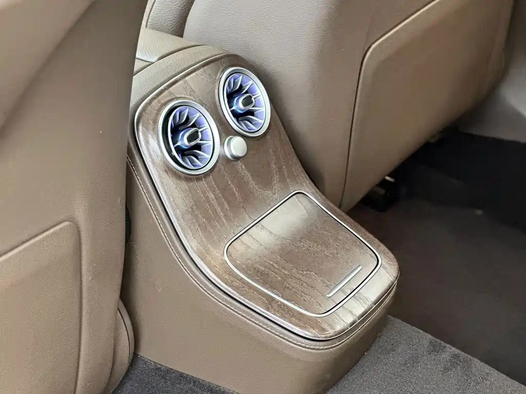 Mercedes-Benz E-Class — миниатюра 13