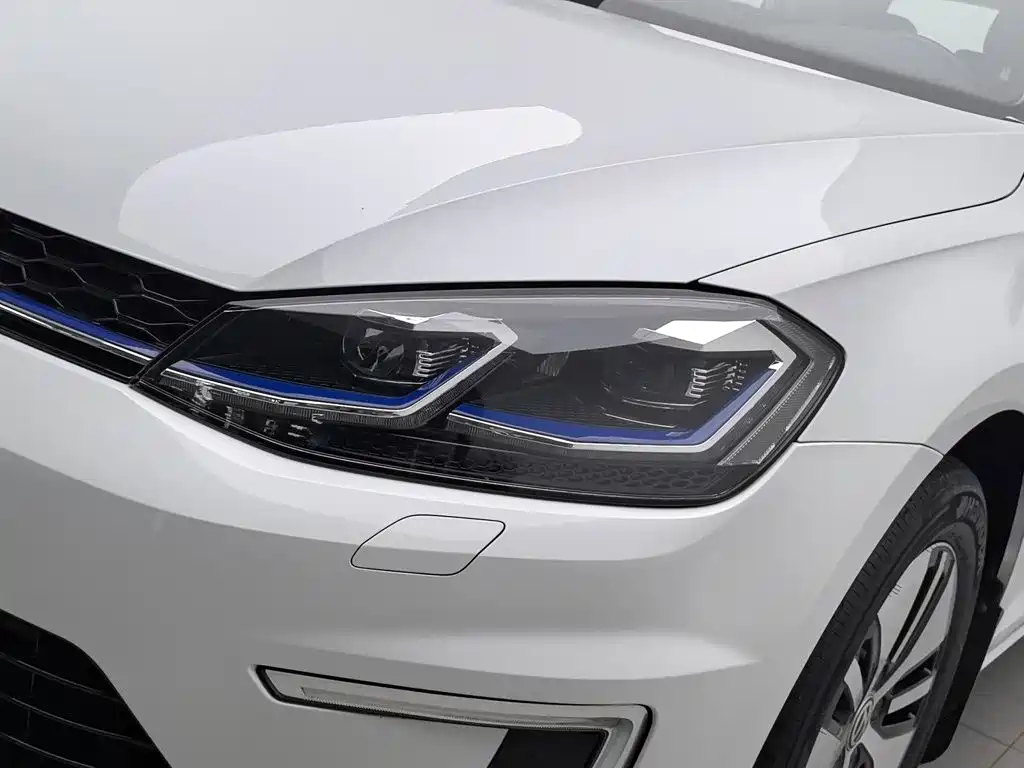 Volkswagen Golf EV — миниатюра 7