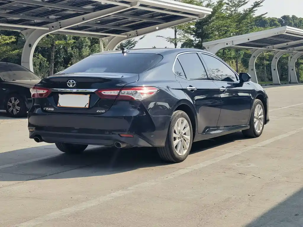 Toyota Camry — миниатюра 8