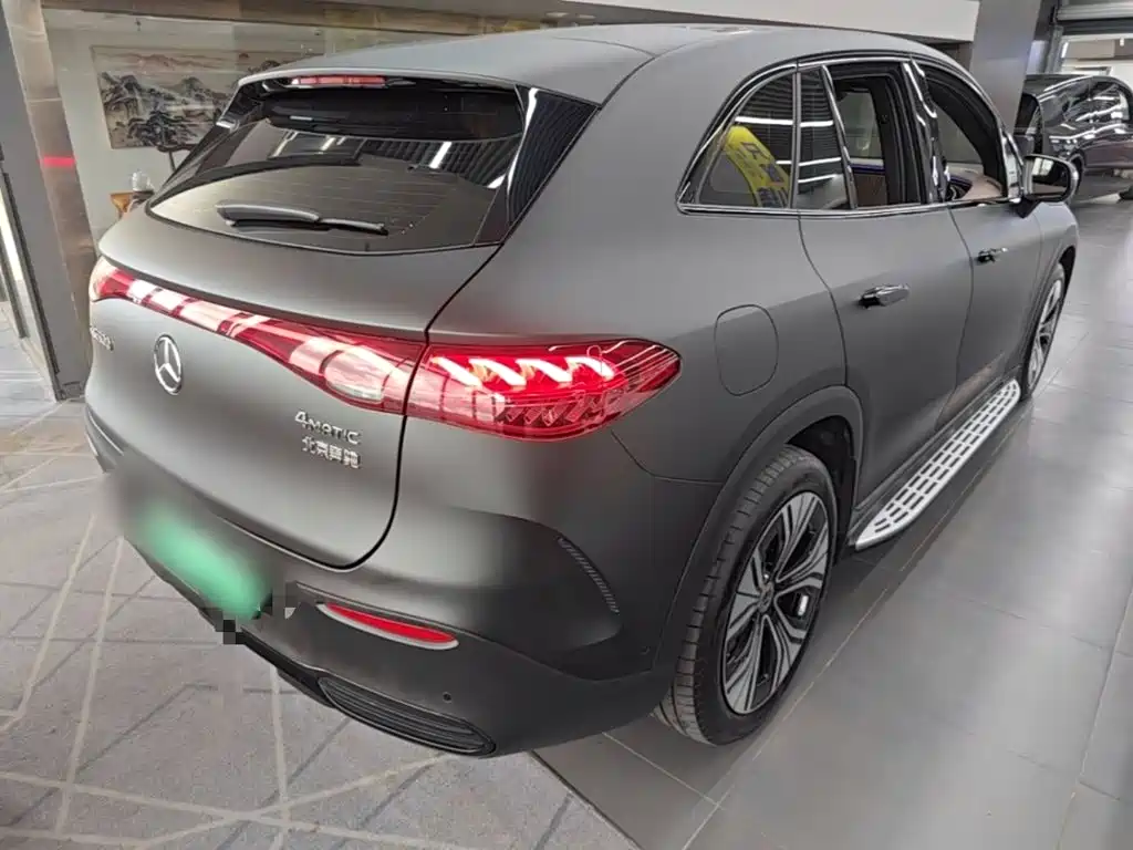 Mercedes-Benz EQE SUV — миниатюра 7