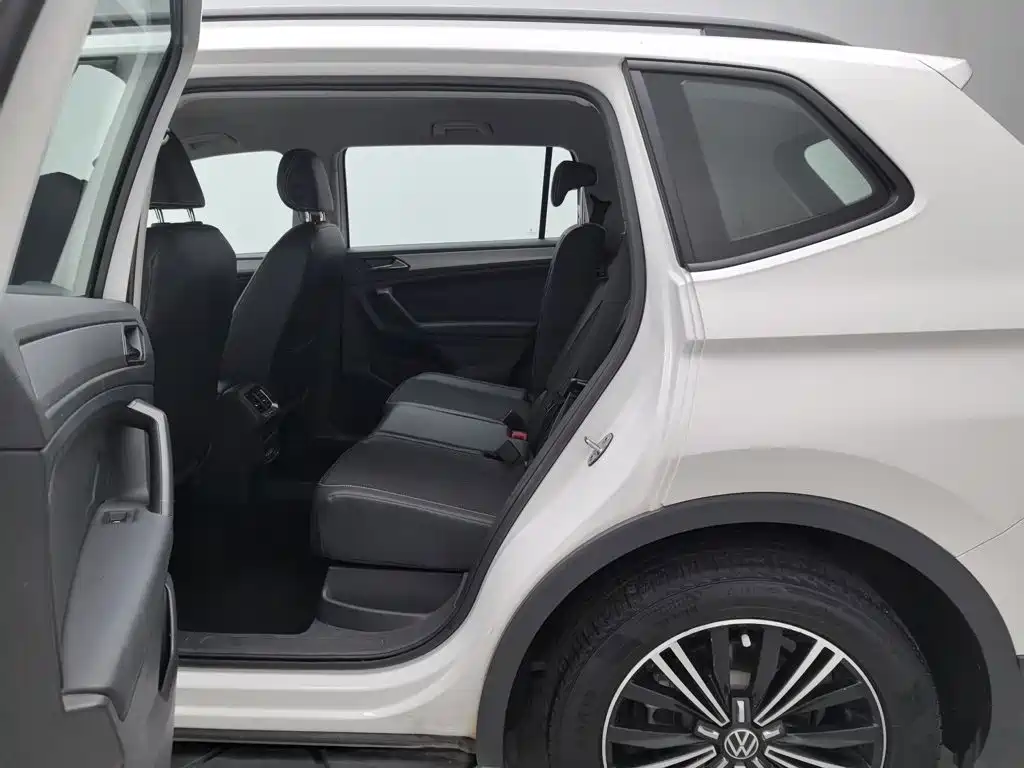 Volkswagen Tiguan L — миниатюра 15