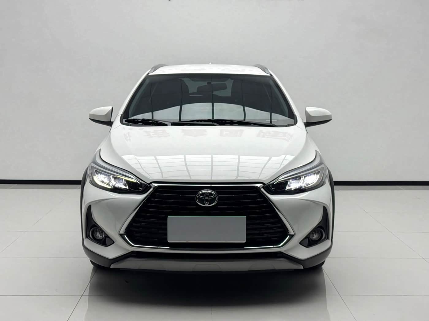 Toyota YARiS L Zhi Xuan 1.5 л 2023 г. Белый, пробег 14900 км