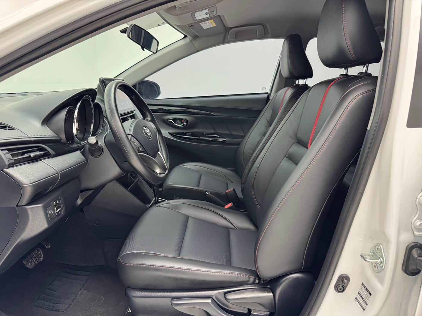Toyota YARiS L Zhi Xuan 1.5 л 2023 г. Белый, пробег 14900 км