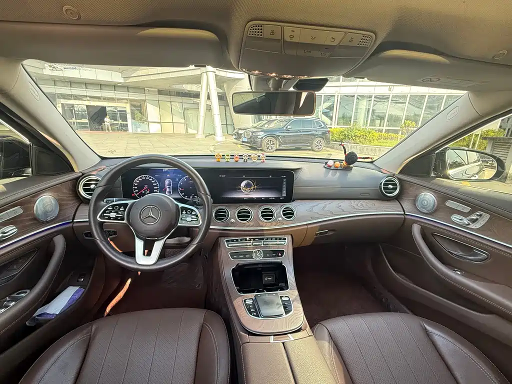 Mercedes-Benz E-Class — миниатюра 9