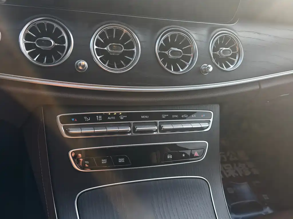 Mercedes-Benz E-Class — миниатюра 20