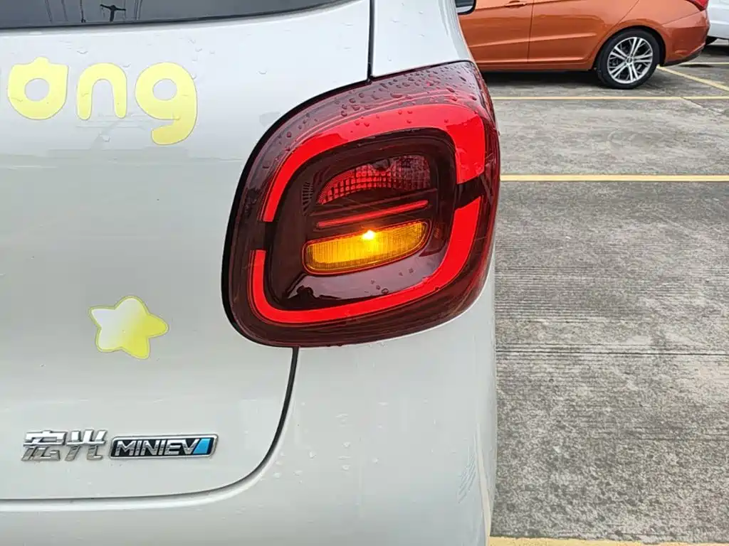 Wuling MINIEV — миниатюра 8