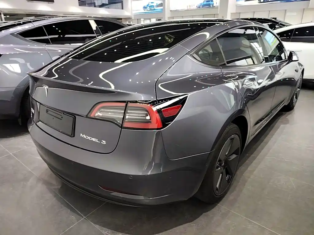 Tesla Model 3 — миниатюра 7