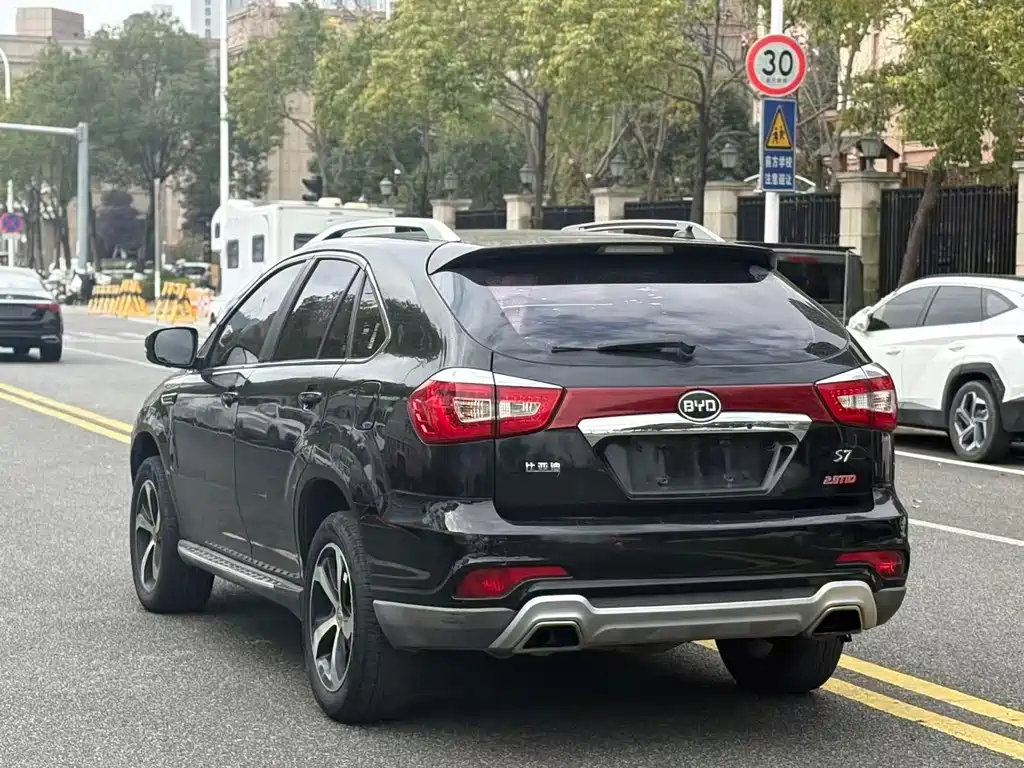 BYD S7