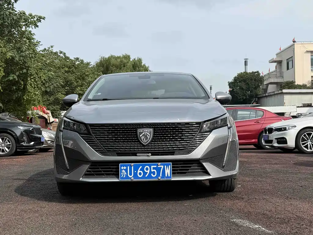 Peugeot 408