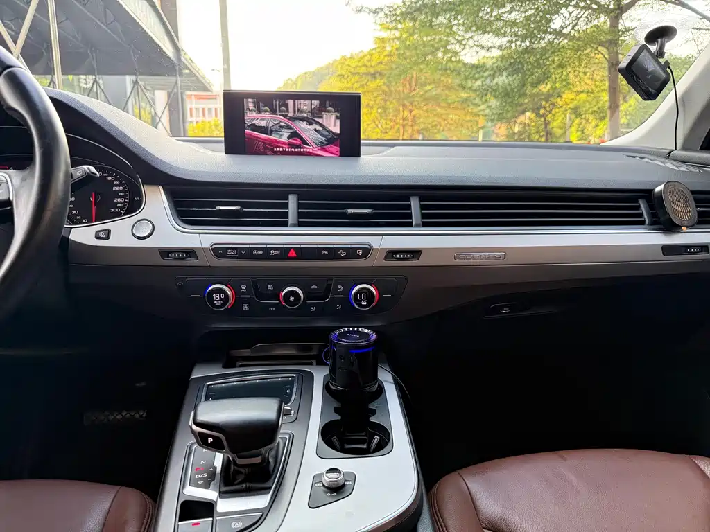 Audi Q7 — миниатюра 13
