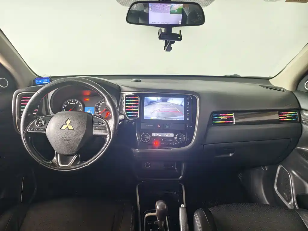 Mitsubishi Outlander — миниатюра 8