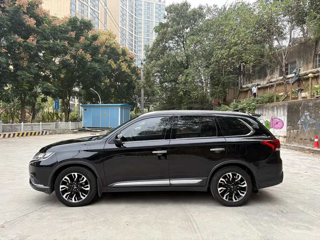 Mitsubishi Outlander — миниатюра 4