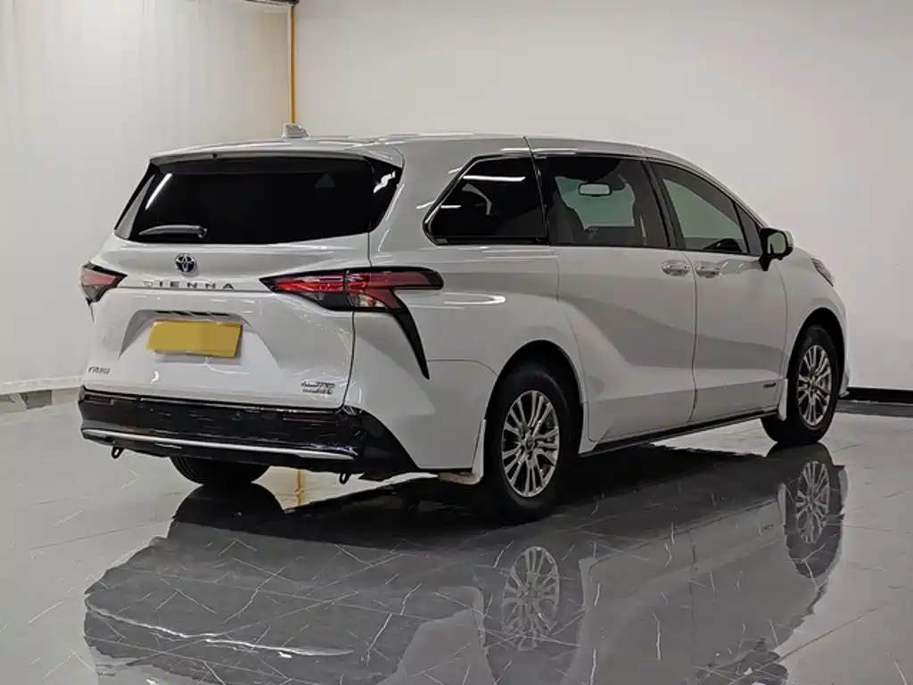 Toyota Sienna — миниатюра 6