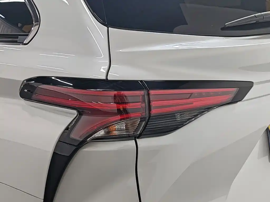 Toyota Sienna — миниатюра 10