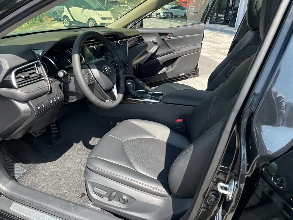 Toyota Camry — миниатюра 10