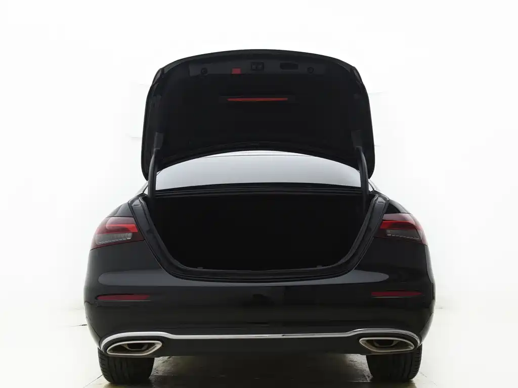 Mercedes-Benz E-Class — миниатюра 9