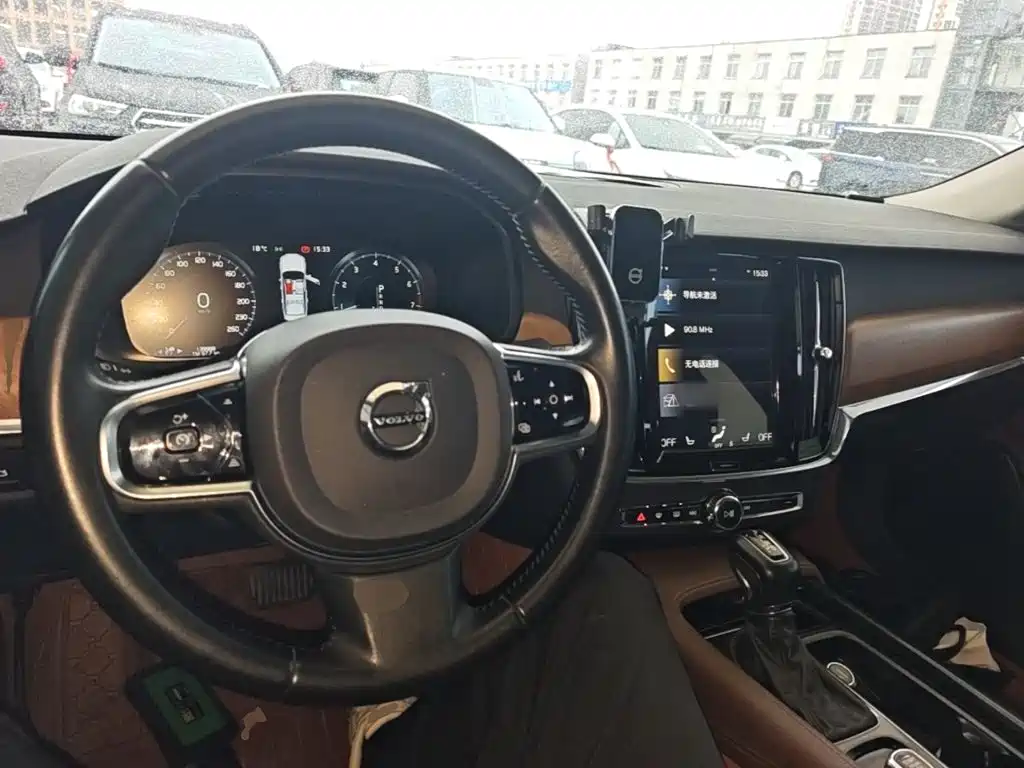 Volvo S90 — миниатюра 10