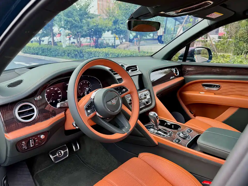 Bentley Bentayga — миниатюра 4