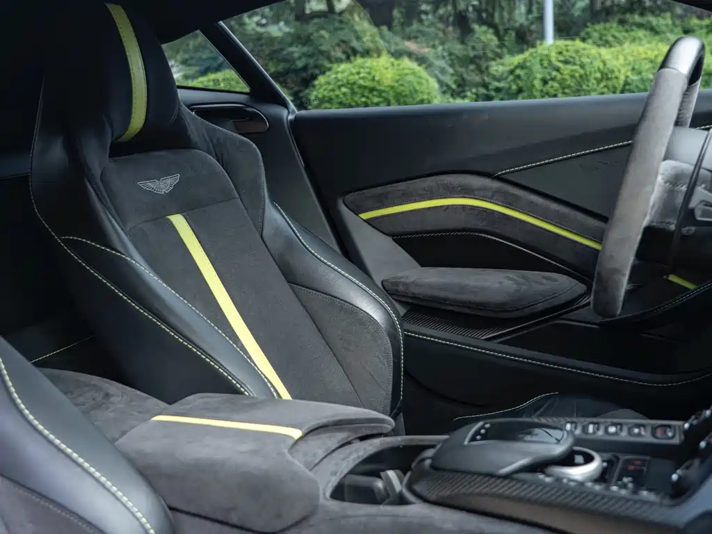 Aston Martin V8 Vantage — миниатюра 26