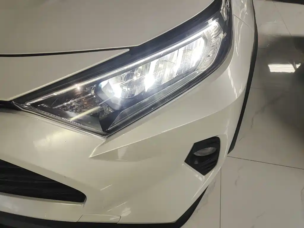 Toyota RAV4 — миниатюра 24