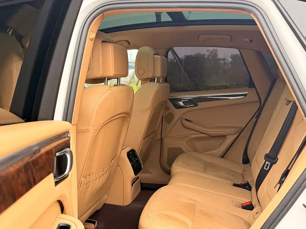 Porsche Macan — миниатюра 12