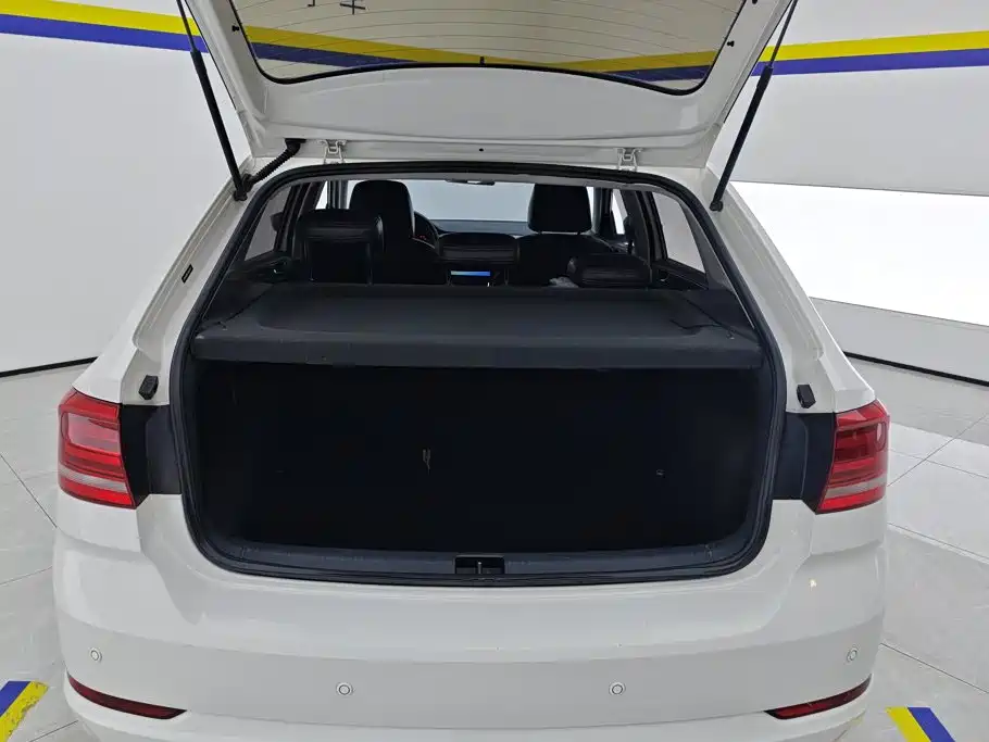 Volkswagen Santana — миниатюра 4