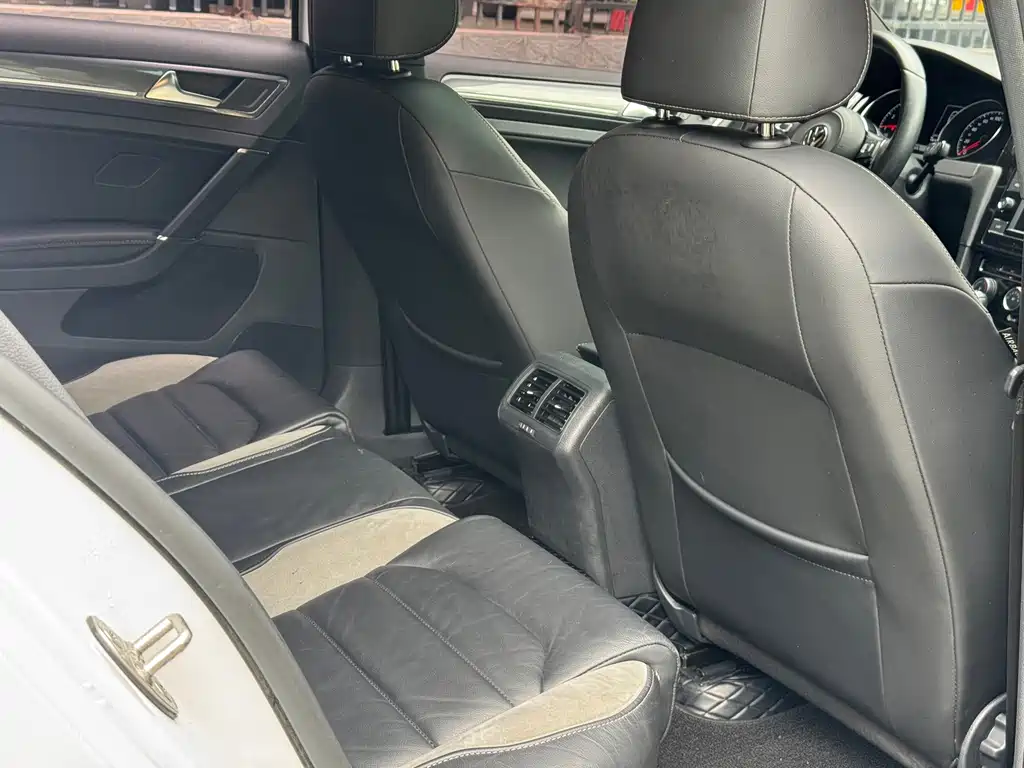 Volkswagen Golf — миниатюра 10