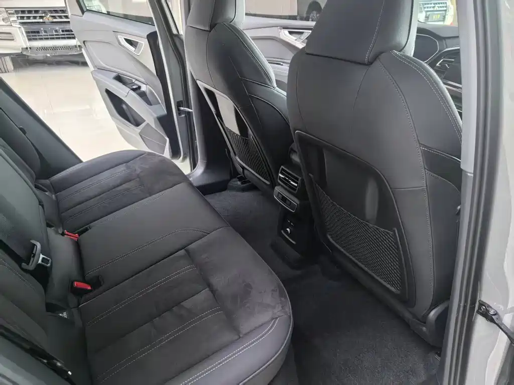 Audi Q4 e-tron — миниатюра 11
