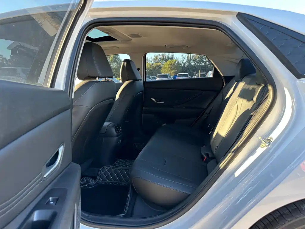 Hyundai Elantra — миниатюра 12